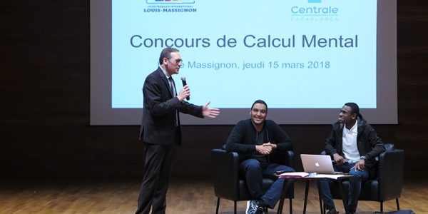 Christophe Benmimoune-Wisniewski, proviseur adjoint, et deux ingénieurs de l’école Centrale de Casablanca